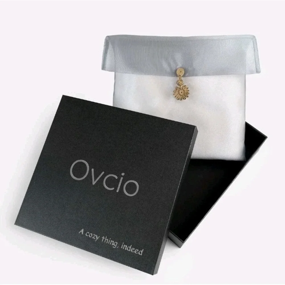 OVCIO 100% Cashmere Cloudpuff Wrap Scarf Heavenly Soft Beige New, BOX IS DAMAGED
